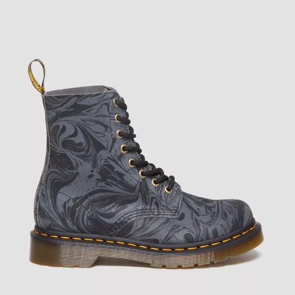 Doc Martens Boots 🖤 - Picture 4 of 11